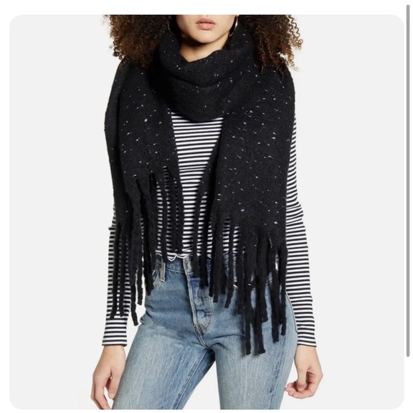 BP Scarf with fringe - Picture 7 of 10